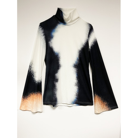 Abstract print turtleneck bell sleeve top B