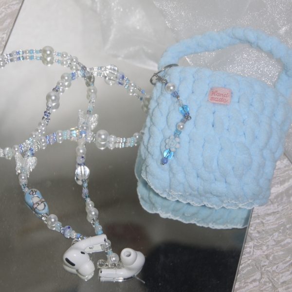 Colour Blend Baby Yarn AirPods Set - Image 3