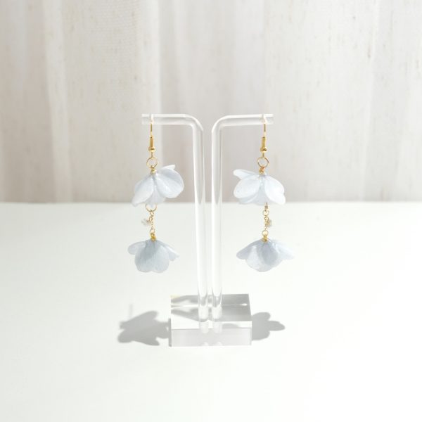 Preserved Hydrangeas Earrings (White / Blue) - Image 2